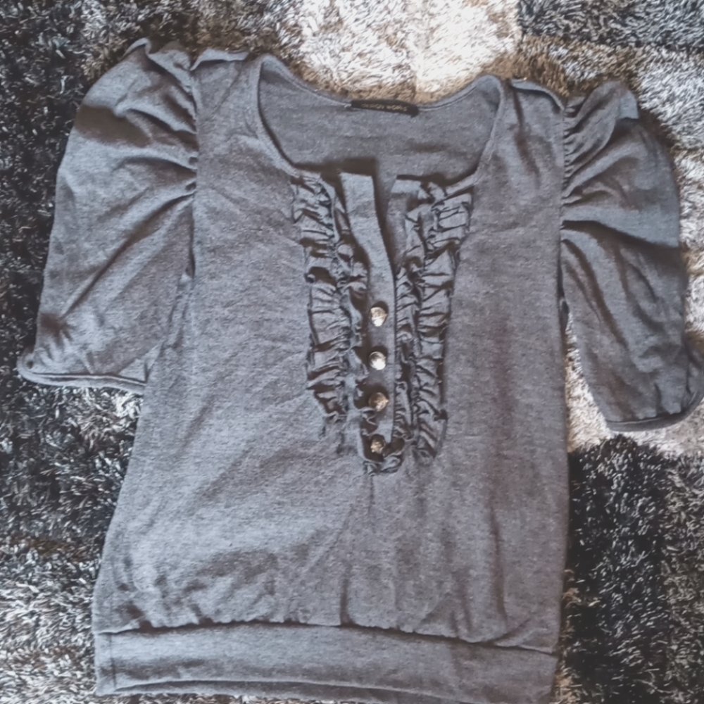 Gray knit ruffle shirt
